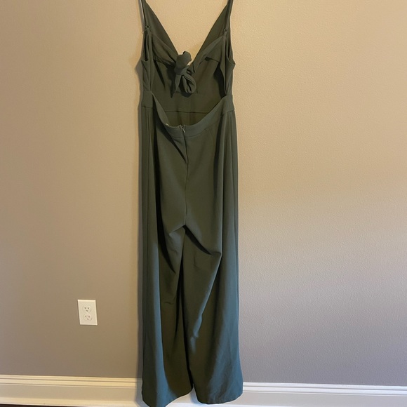 Green jumpsuit - Picture 6 of 7